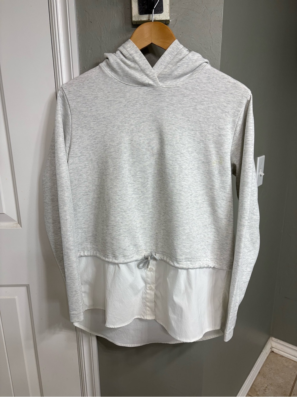 Athleta Heather Light Gray Hooded Pullover